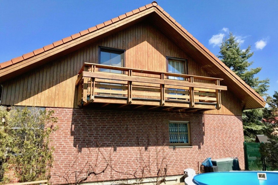 Giebelseite mit Balkon Einfamilienhaus Arnstadt/ Marlishausen