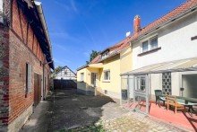 Gem�tlicher Hof mit Wintergarten Traditionelles Einfamilienhaus mit gro�er Scheune & h�bschem Garten