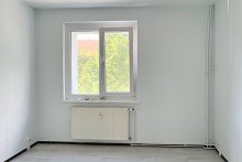 Schlafzimmerfenster Vierraumwohnung mit Balkon im 1.OG