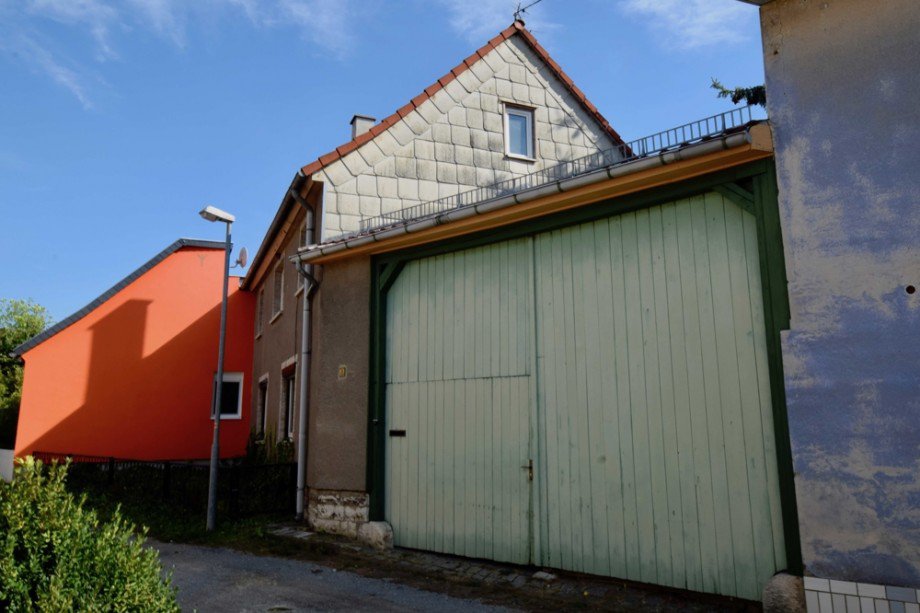 Toreinfahrt und Wohnhaus Eingang L�wenberg Einfamilienhaus Tonna / Gr�fentonna
