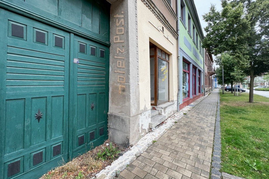 Toreinfahrt und Ladenlokal Haus Buttst�dt