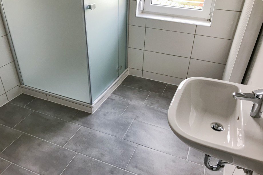 Modernes Bad mit ebenerdiger Dusche Erdgeschosswohnung Erfurt