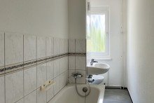 Badezimmer Renovierte Singlewohnung mit Balkon