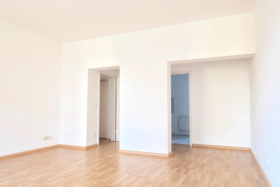 Wohnzimmer mit Blick in die KuWE3 Etagenwohnung Erfurt