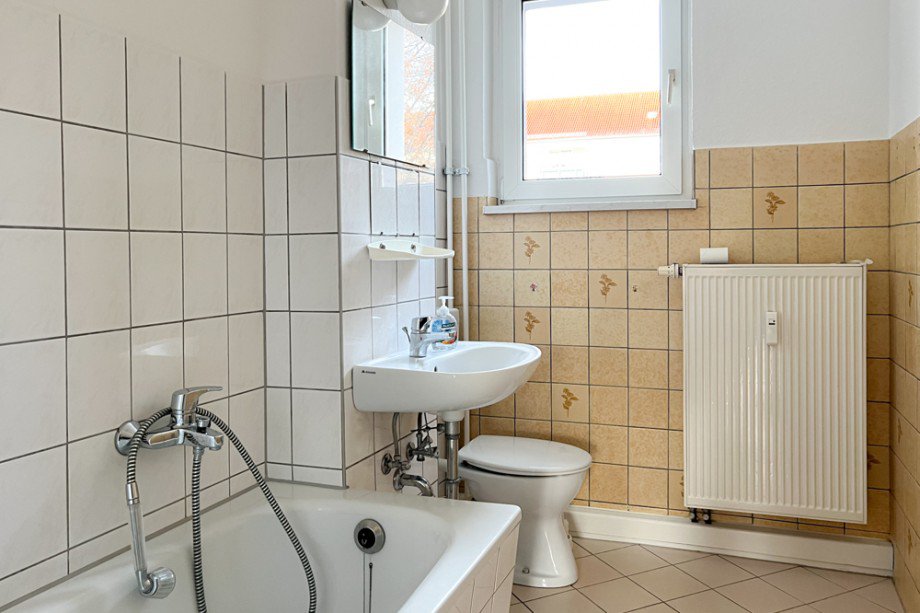 Tageslichtbad mit Wanne Etagenwohnung Erfurt