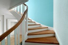 Holztreppe ins OG Liebevoll saniertes Bauernhaus mit Hinterhaus & Garten in Erfurt/ Bindersleben