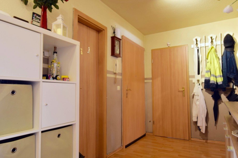 Wohnungsflur mit Eingangst�r Dachgeschosswohnung Erfurt