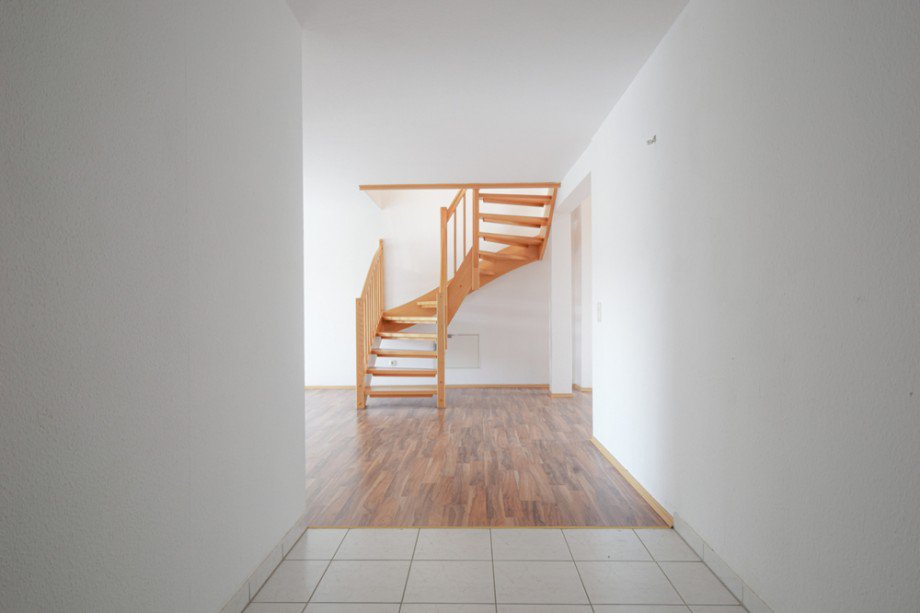 Blick vom Flur in den Wohnbereich Dachgeschosswohnung Erfurt