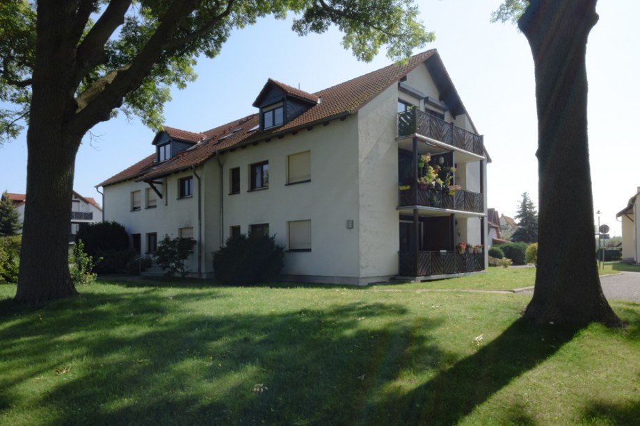 Hausansicht Eingangsseite Dachgeschosswohnung Erfurt/ Gottstedt