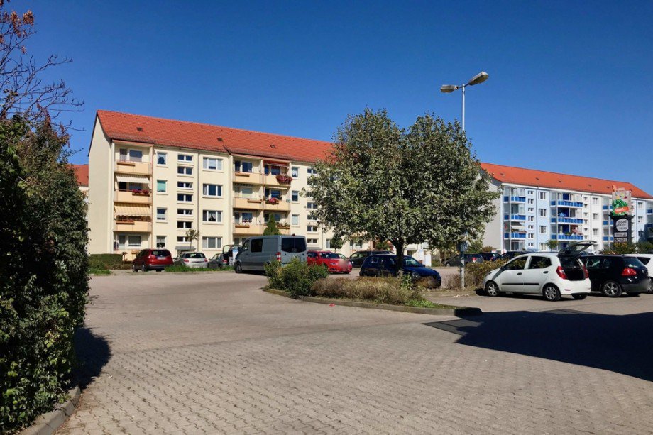 Gro�er, gut frequentierter Kundenparkplatz Einzelhandel Ichtershausen