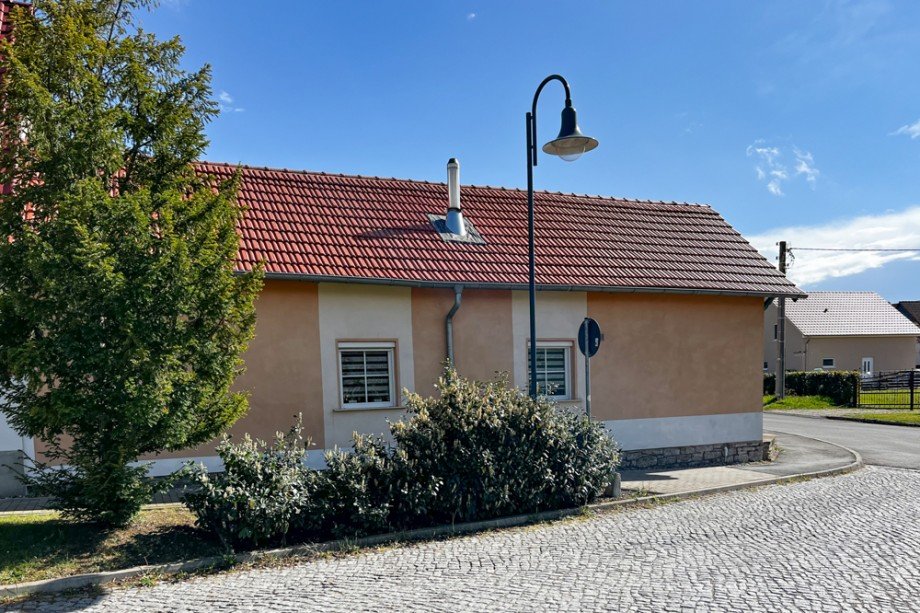 Diskrete Au�enansicht Reihenendhaus Am Ettersberg/ Berlstedt