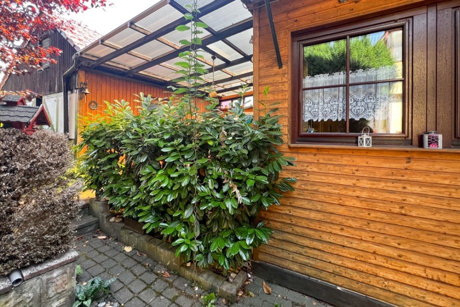 Seitenasicht Terrasse Doppelhaush�lfte Unstrut- Hainich /Gro�engottern