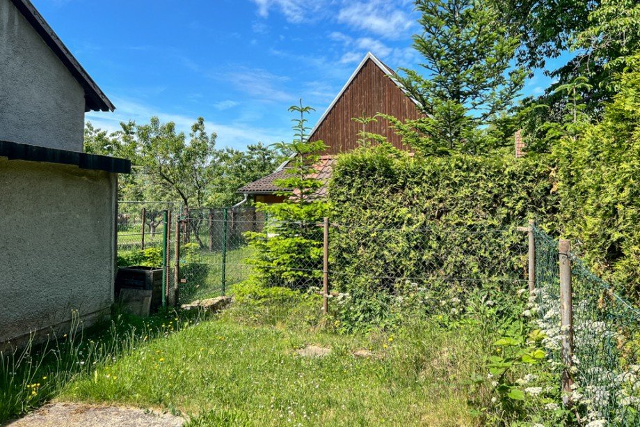 Gartenst�ck neben der Garage Haus Saalfeld/Saale / Remsch�tz