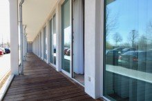 Moderne Terrasse im Loggiastil Exklusiver Wohnkomfort- m�blierte Terrassenwohnung in Klinik- & Unin�he