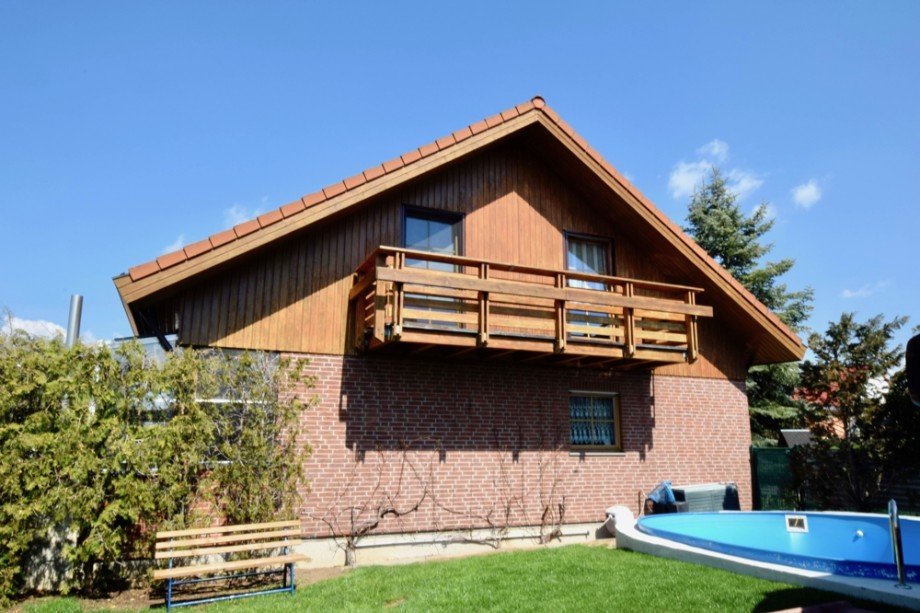 Giebelseite mit Pool Einfamilienhaus Arnstadt/ Marlishausen