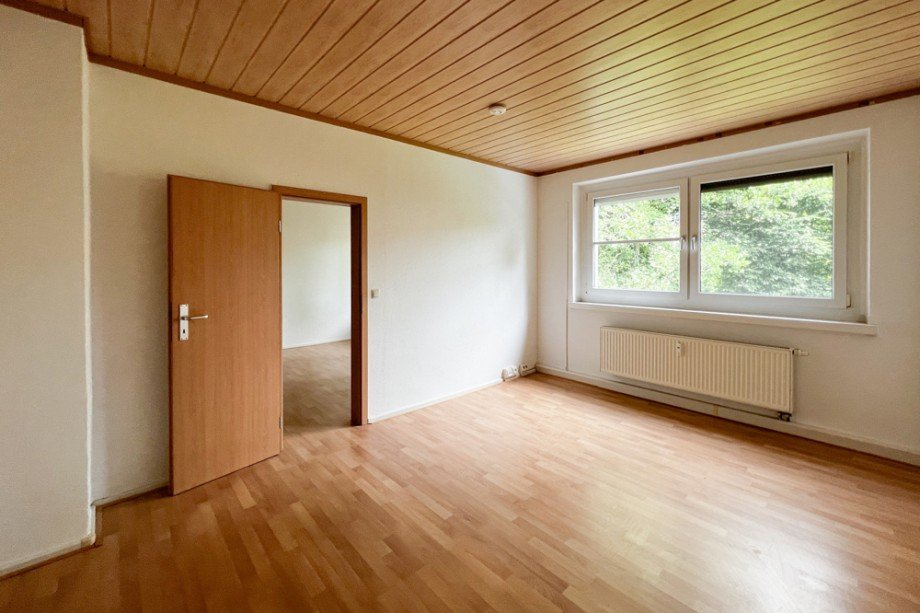 Blick ins Wohnzimmer Etagenwohnung Erfurt / M�bisburg-Rhoda