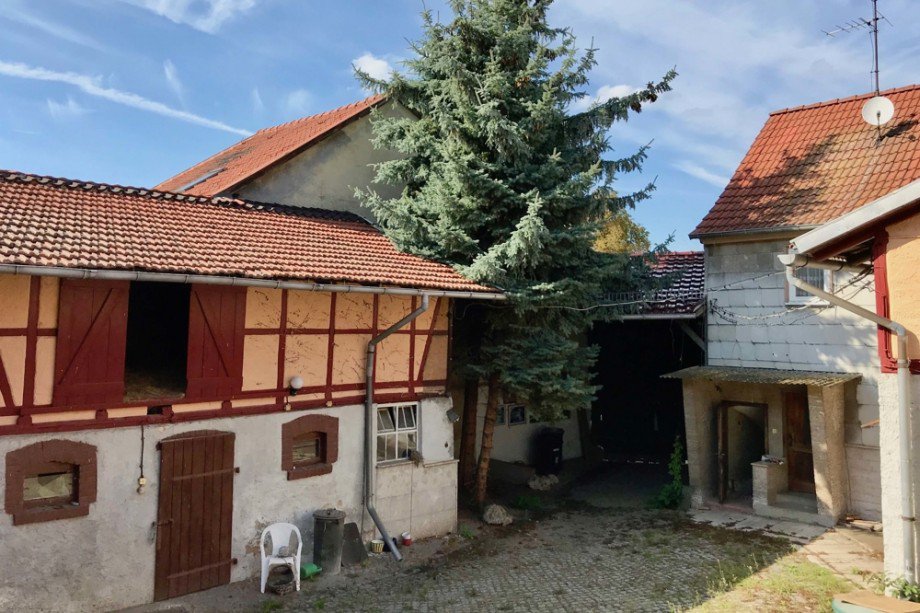 Blick zum Eingangstor L�wenberg Einfamilienhaus Tonna / Gr�fentonna