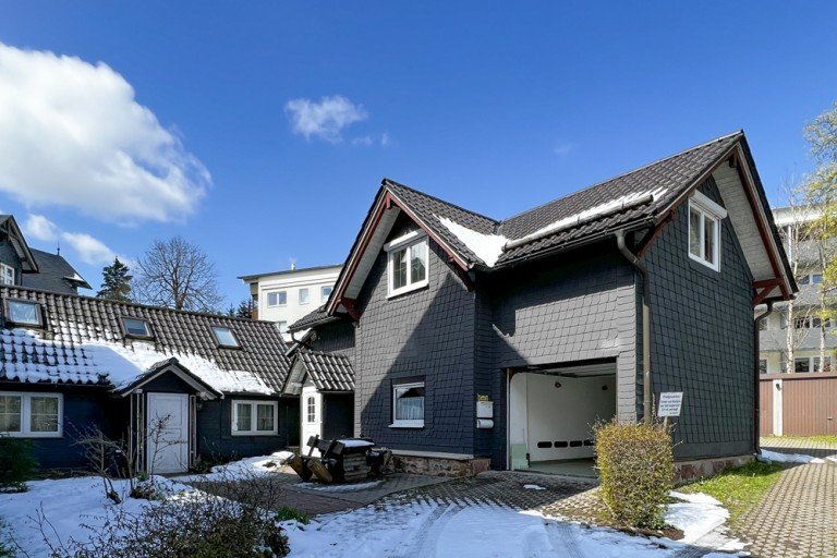 Kleines Traumhaus mit Einliegerwohnung in Oberhof Oberhof Einfamilienhaus Entz�ckendes Einfamilienhaus mit Einliegerwohnung als Teil einer WEG
