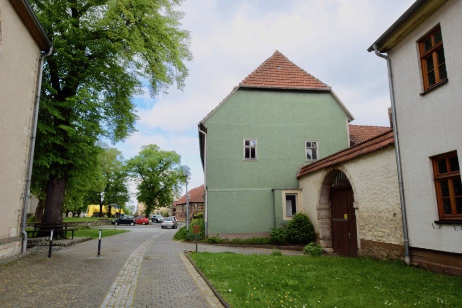 Blick aus der Kirchstra�e Mehrfamilienhaus Tonna / Gr�fentonna
