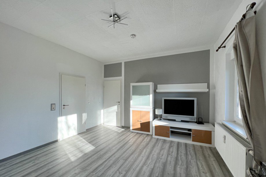 Wohnzimmer mit Zugang zum Schlafzimmer Erdgeschosswohnung Erfurt
