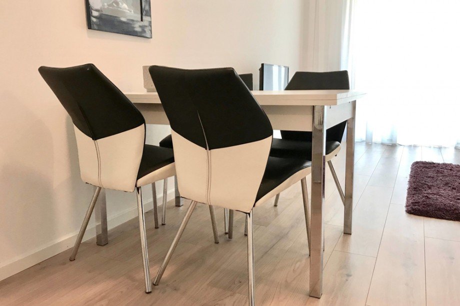 Esstisch im Wohnzimmer Erdgeschosswohnung Erfurt