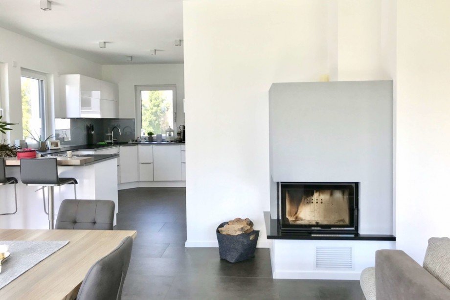 Gro�er Kamin im Wohnzimmer Einfamilienhaus Steinbach-Hallenberg/ Viernau