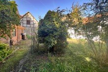 Kleiner Garten hinter dem Haus Traditionelles Einfamilienhaus mit gro�er Scheune & h�bschem Garten