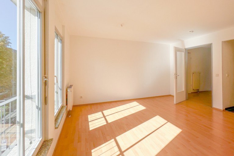 Mietwohnung im Andreasviertel_Schelkmann Immobilien Erfurt Etagenwohnung H�bsche Zweiraumwohnung mit gro�er Loggia & TG- Stellplatz im Andreasviertel