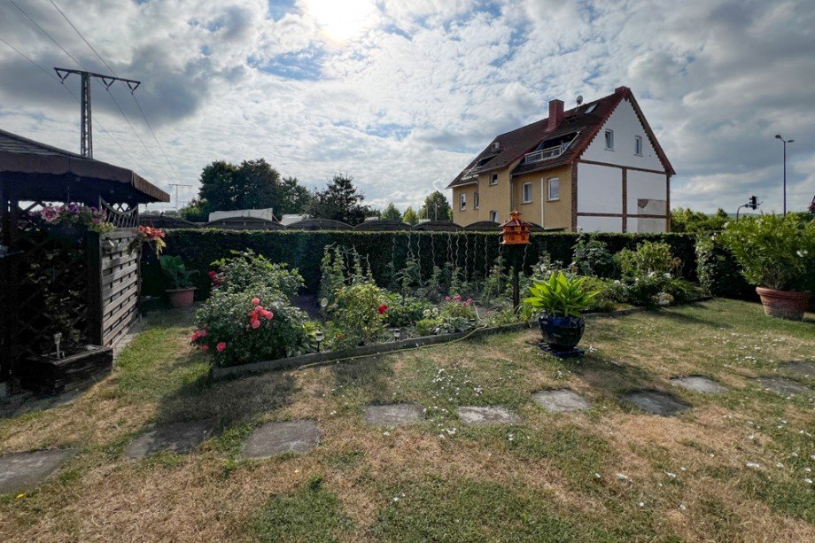 Liebevoll angelegter Garten Mehrfamilienhaus Erfurt