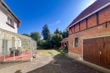 Wintergarten und Garten Traditionelles Einfamilienhaus mit gro�er Scheune & h�bschem Garten