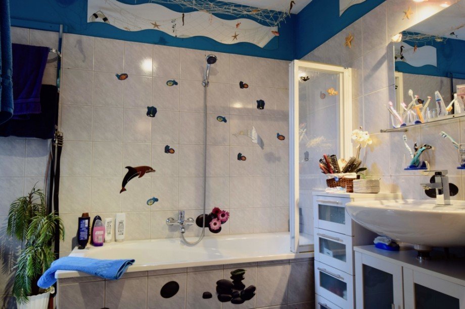 Bad mit Badewanne Dachgeschosswohnung Erfurt