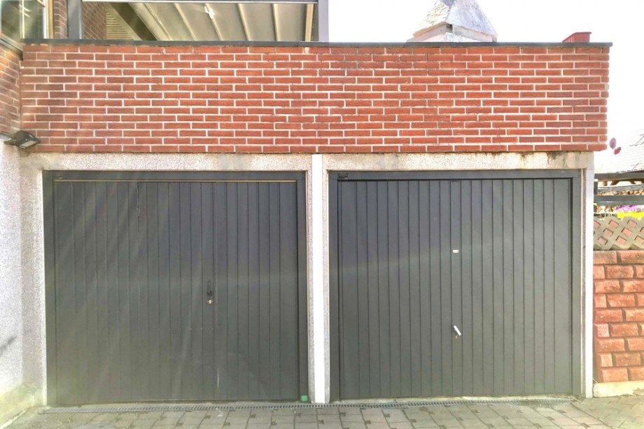 Garagen am Haus mit Terrasse Einfamilienhaus Arnstadt/ Marlishausen