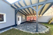 Carport, der sich als �berdachte Terrasse deffiniert Liebevoll saniertes Bauernhaus mit Hinterhaus & Garten in Erfurt/ Bindersleben