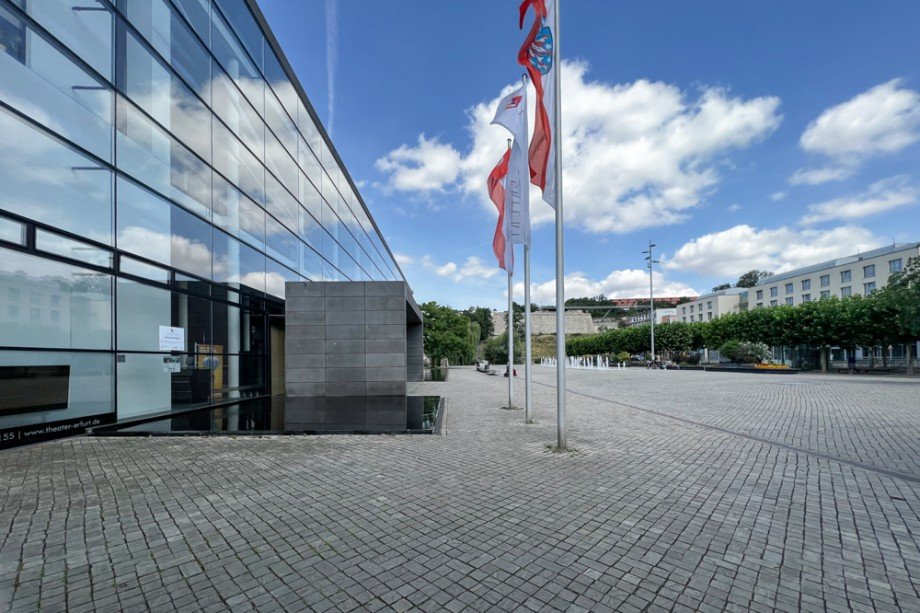 Theater Erfurt und Blick zum Petersberg Etagenwohnung Erfurt / Altstadt