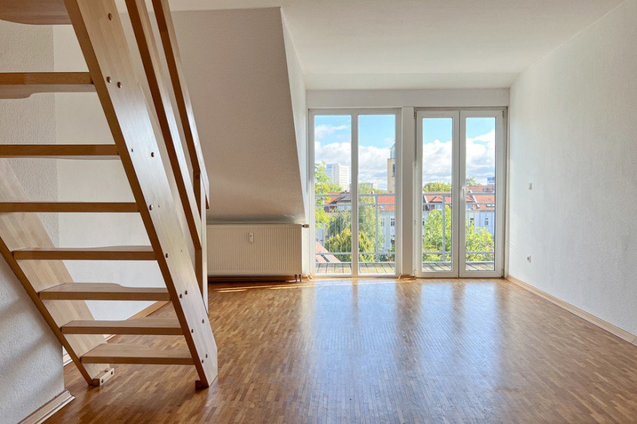 Wohnzimmer mit Galerietreppe Maisonettewohnung Erfurt