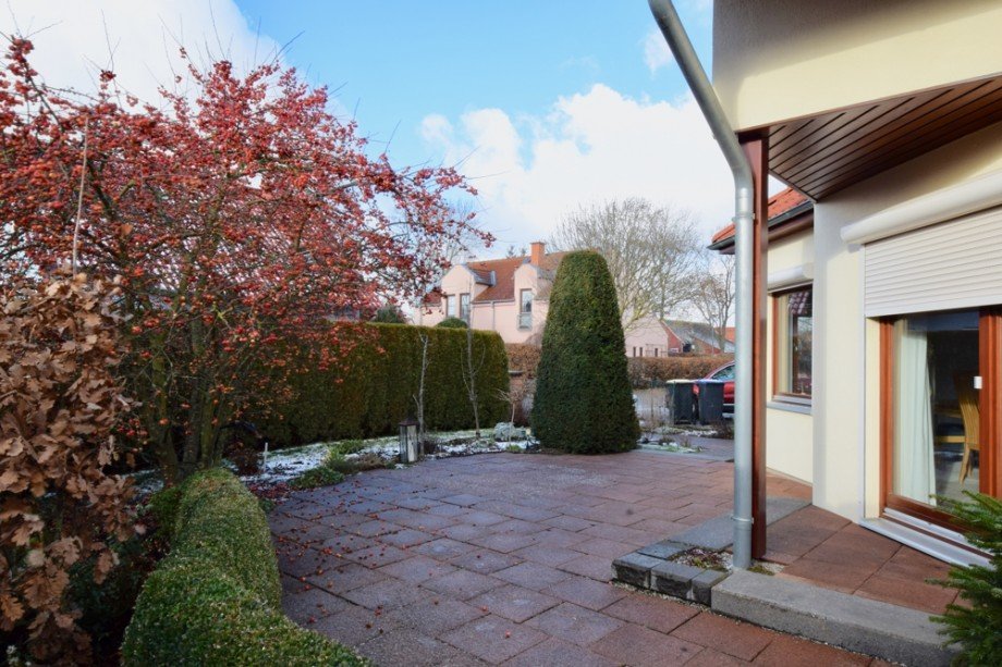 Terrasse vor dem Wohnzimmer Einfamilienhaus Erfurt