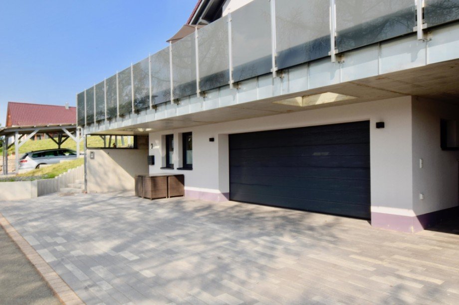 Zus�tzliche PKW- Stellfl�chen vorm Haus Einfamilienhaus Steinbach-Hallenberg/ Viernau