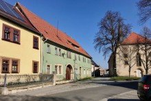 Vierseitenhof an der Kirche Denkmalgesch�tzter Vierseitenhof im Herzen Gr�fentonnas
