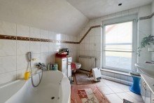 Tageslichtbad mit Terrassent�r Perfektes Familiendomizil- Einfamilienhaus in Erfurt Niedernissa