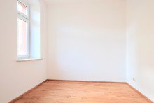 Helles Schlafzimmer Kleine Eigentumswohnung in Innenstadtn�he mit Balkon und EBK