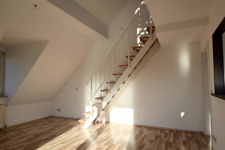 Galerietreppe im Wohnzimmer Dachgeschosswohnung Erfurt