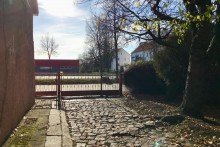 Einfahrt Blick Weimarische Stra�e Kleines Wohnhaus mit gro�em Potential