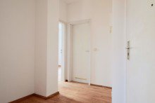 Wohnungsflur mit Echtholzparkett Kleine Eigentumswohnung in Innenstadtn�he mit Balkon und EBK