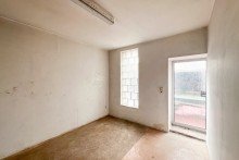 Raum hinter dem Wintergarten Traditionelles Einfamilienhaus mit gro�er Scheune & h�bschem Garten