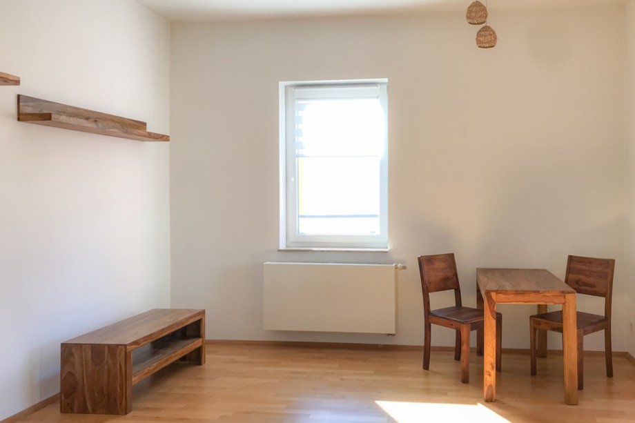 Wohnzimmer teilm�bliert Etagenwohnung Erfurt