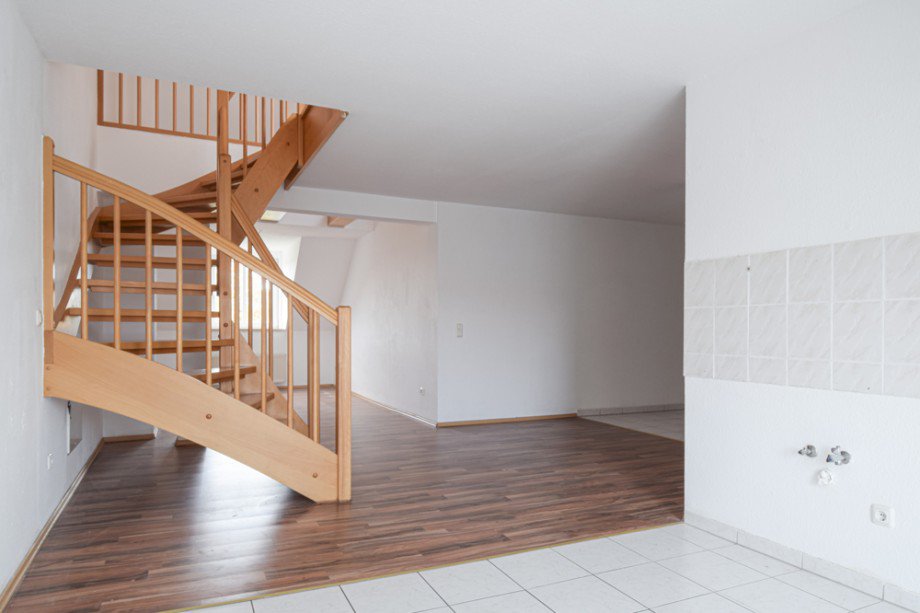 Blick von der K�che in den Wohnbereich Dachgeschosswohnung Erfurt