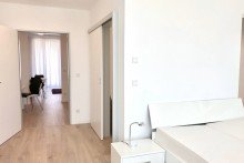 Blick vom Schlaf- ins Wohnzimmer Exklusiver Wohnkomfort- m�blierte Terrassenwohnung in Klinik- & Unin�he