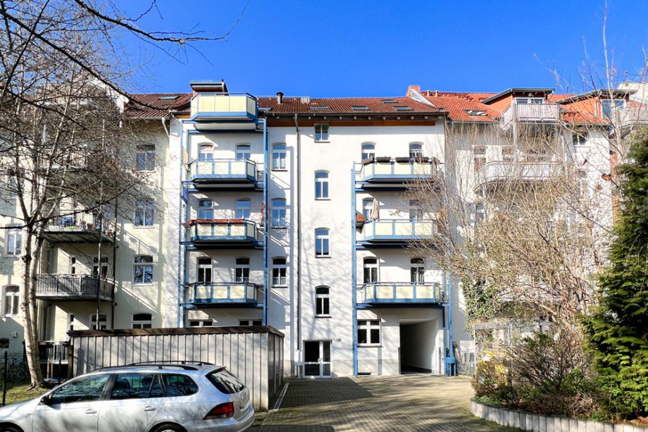 Hofansicht mit Garage Dachgeschosswohnung Erfurt