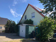 Giebelseite vom Garten Ihr neues Familiennest - modernes Einfamilienhaus mit kleinem Pool & Garten