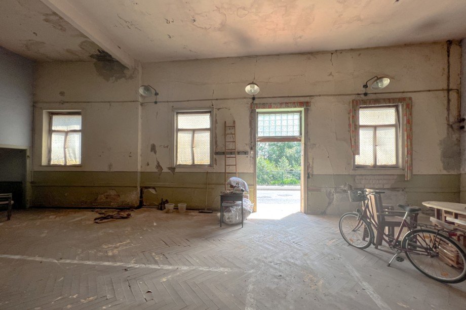 Saalfensterfront zur Stra�e Haus Saalfeld/Saale / Remsch�tz